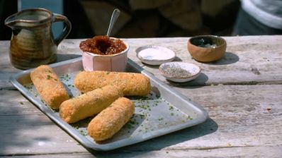 29252-gaz-oakleys-vegan-glamorgan-sausages_c_Crown_Copyright.jpg