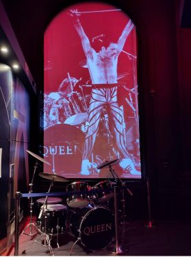 Freddie_Mercury.jpg