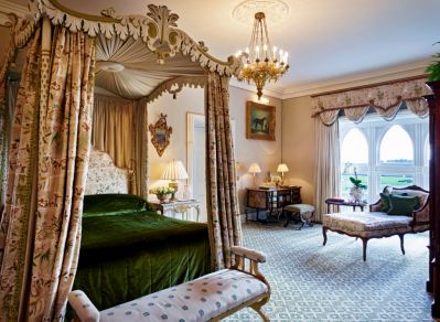 Ashford_Castle_Reagan_Suite_bed_c_The_Red_Carnation_Hotel_Collection.jpg