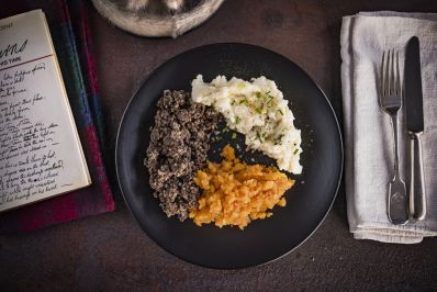 84130-haggis-neeps-and-tatties-medium_VisitScotland__Luigi_Di_Pasquale.jpg