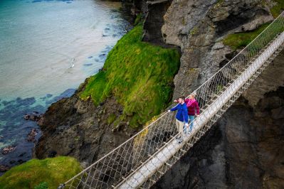 Aerial_view_of_people_crossing_Carrick-a-rede_Ropebridge_151020CH-386.jpg_TI72M6X_Credit_Chris_Hill_Photographic_for_Tourism_Ireland.jpg