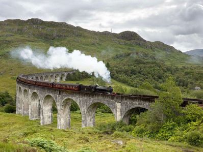 Glenfinnan_Viaduct_c._VisitScotland__Jakub_Iwanicki_all_rights_reserved.jpg