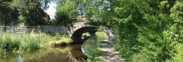 Bridge_82_on_The_Montgomery_Canal_in_Shropshire.jpg