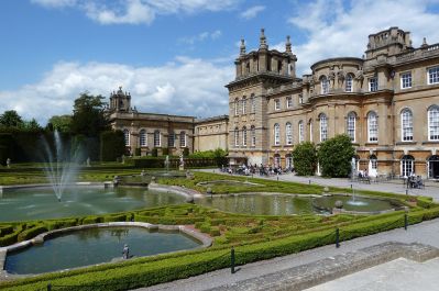 blenheim-palace-g67528d92d_1280.jpg