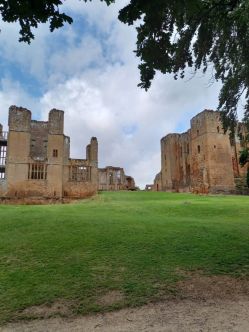 Web_Kenilworth_Castle.jpg