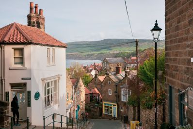 Robin_Hoods_Bay_Cleveland_Way.jpg