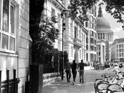 Benjamin_Franklin_lived_just_around_the_corner_from_St_Pauls_Cathedral_meetmrlondoner.jpg