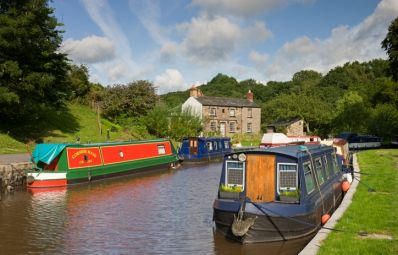 Canal_boats_in_Wales_c_VisitBritain_-_Adam_Burton.jpg