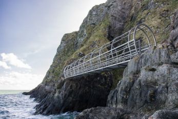 25983_Gobbins_Cliff_Path_-_March_2015.jpg