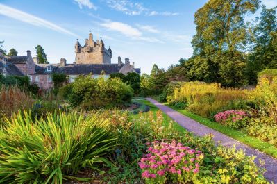 Cawdor_Castle_and_Gardens_c_VisitScotland_-_Kenny_Lam.jpg