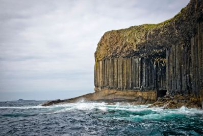 99770-staffa-and-fingals-cave-medium_c_VisitScotland_-_Kenny_Lam.jpg